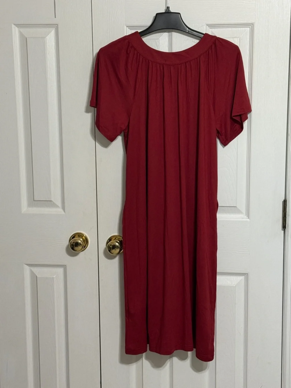 Women's Short-Sleeve Burgundy Robe with Pockets - Picture 3 of 5